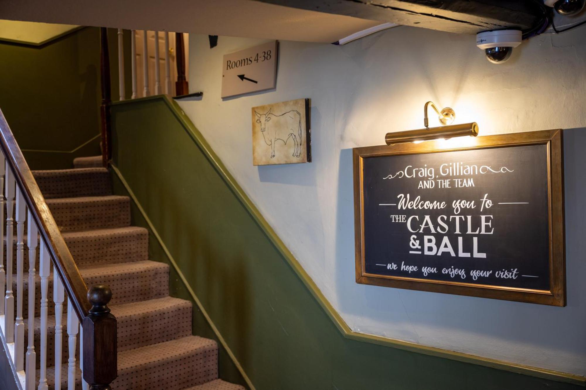 Castle And Ball By Greene King Inns マールボロー エクステリア 写真