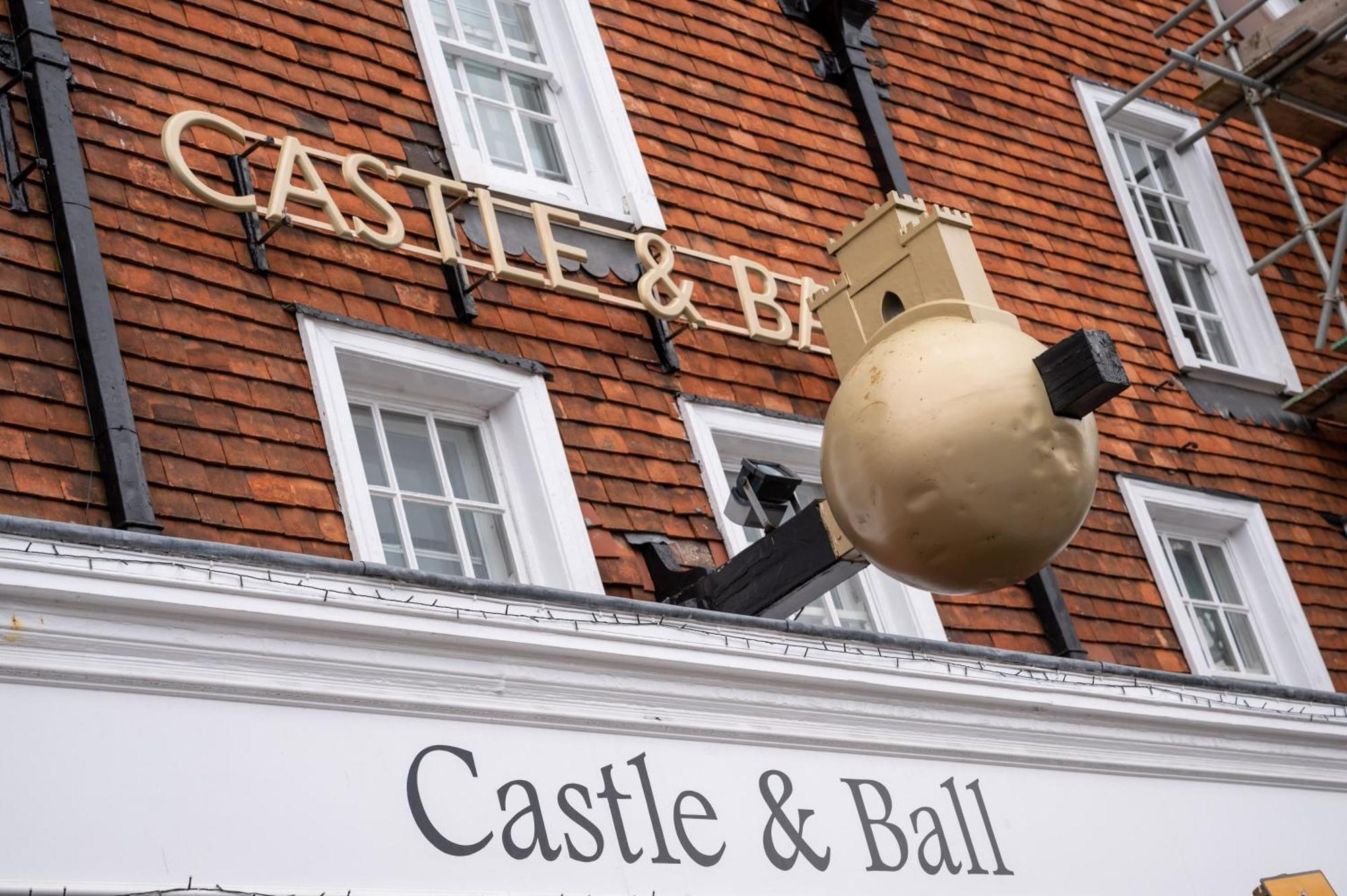 Castle And Ball By Greene King Inns マールボロー エクステリア 写真